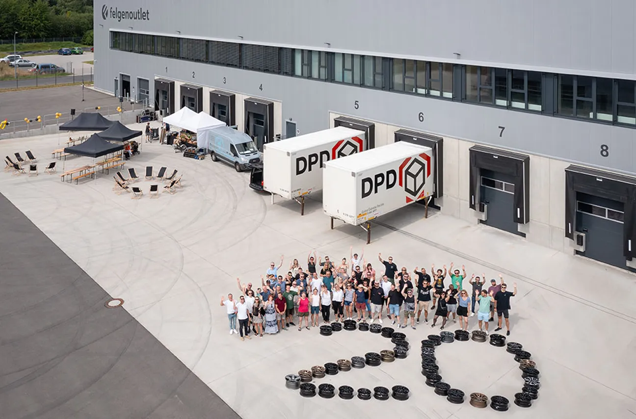 Foto des wheeloutlet-Teams von 2023 zum 20-jährigen Firmenjubiläum